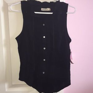 sleeveless button up top